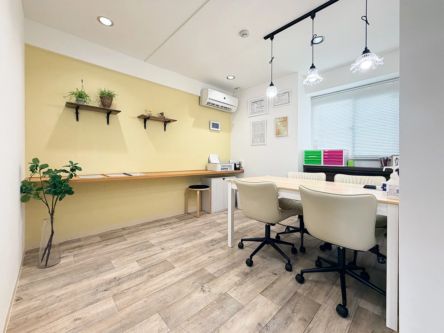 BEE TRUSTの事務所内風景